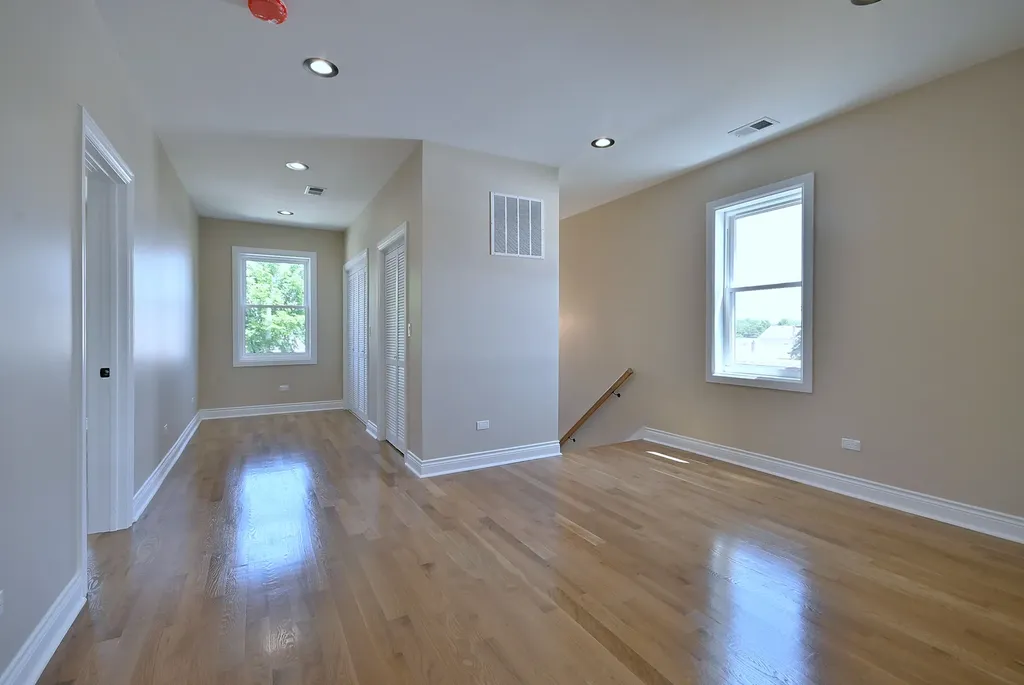4857 West Hirsch Street Chicago IL 60651