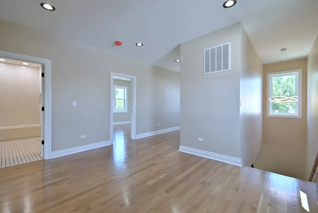 4857 West Hirsch Street Chicago IL 60651