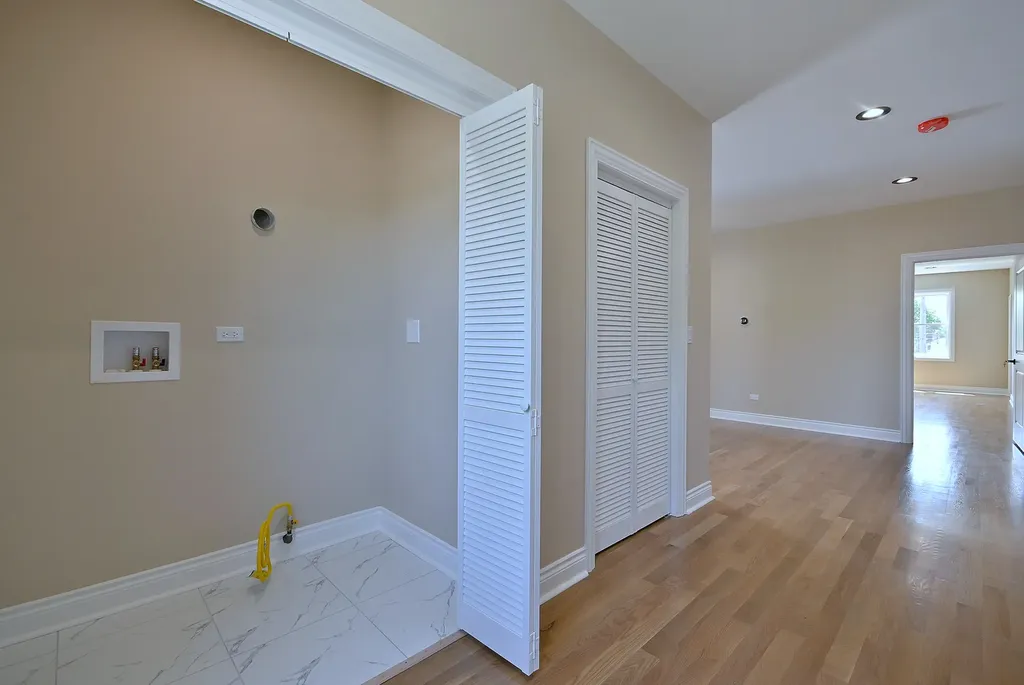 4857 West Hirsch Street Chicago IL 60651