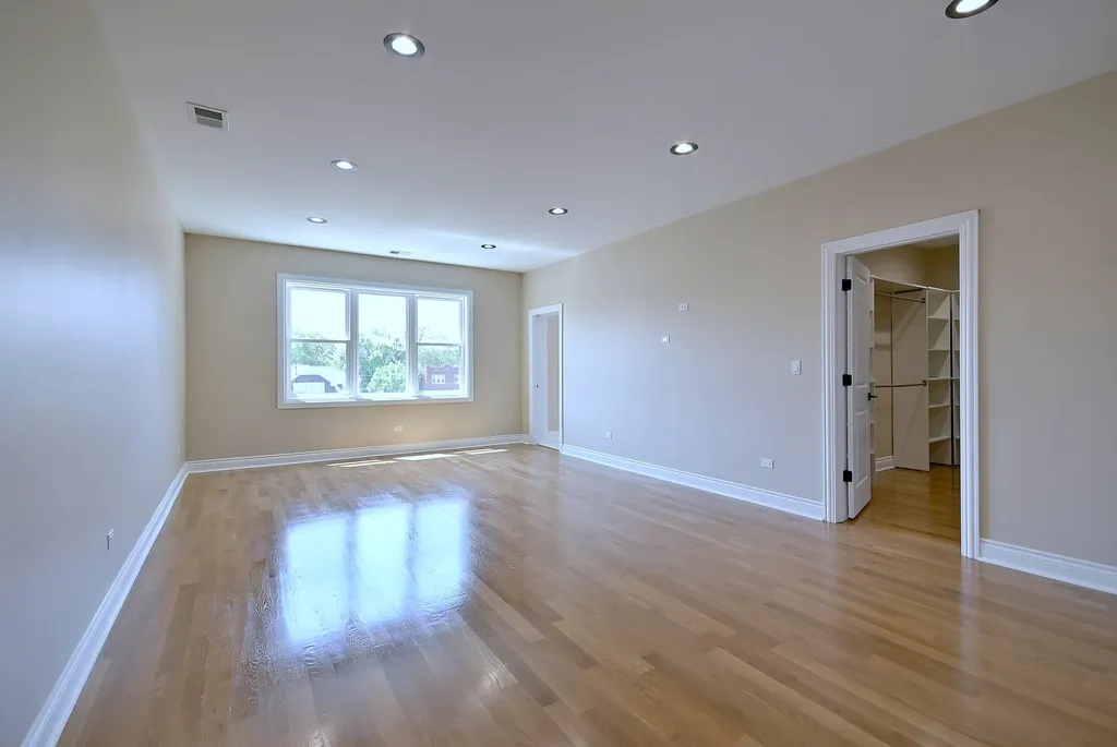 4857 West Hirsch Street Chicago IL 60651