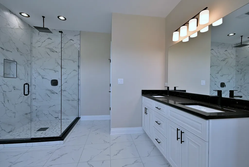 4857 West Hirsch Street Chicago IL 60651