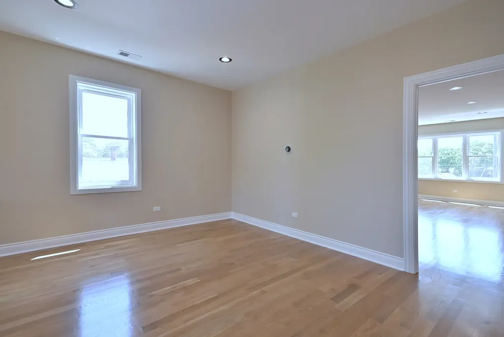 4857 West Hirsch Street Chicago IL 60651