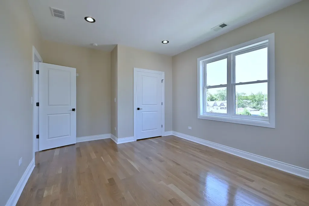 4857 West Hirsch Street Chicago IL 60651