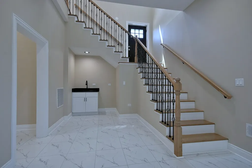 4857 West Hirsch Street Chicago IL 60651