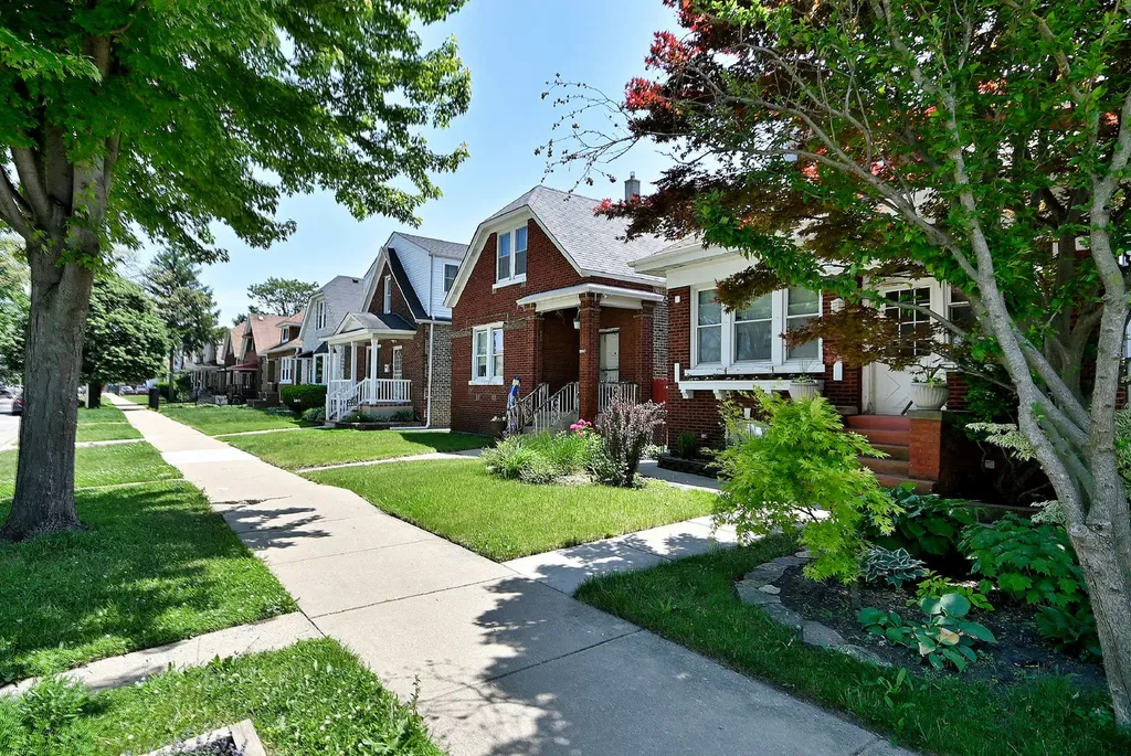 4857 West Hirsch Street Chicago IL 60651