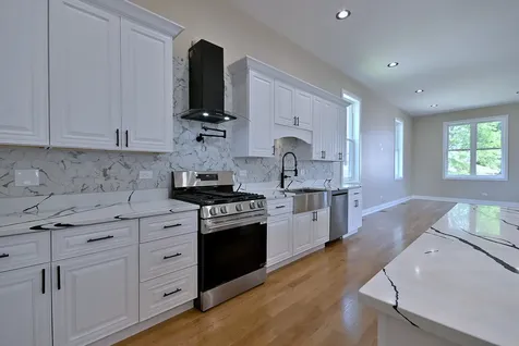 4857 West Hirsch Street Chicago IL 60651