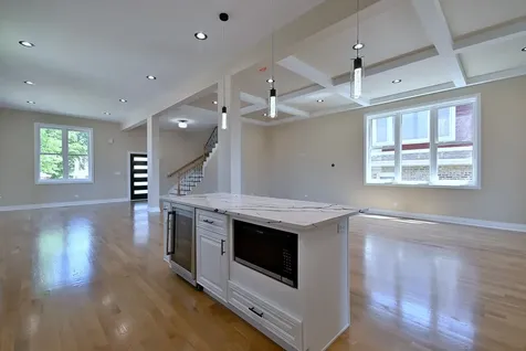 4857 West Hirsch Street Chicago IL 60651