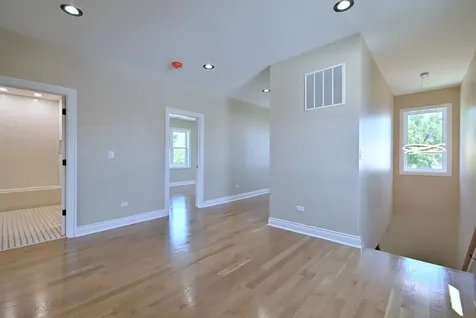 4857 West Hirsch Street Chicago IL 60651