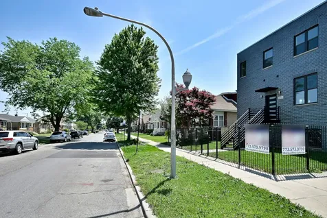 4857 West Hirsch Street Chicago IL 60651