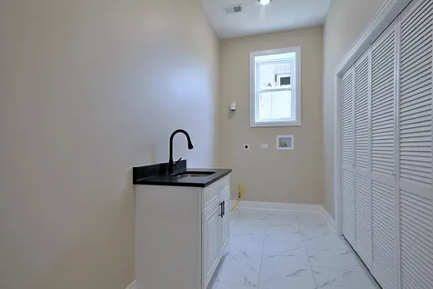 4857 West Hirsch Street Chicago IL 60651