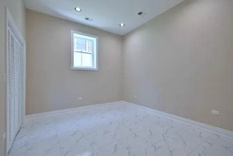 4857 West Hirsch Street Chicago IL 60651