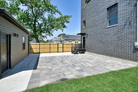 4857 West Hirsch Street Chicago IL 60651
