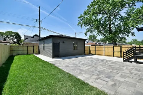 4857 West Hirsch Street Chicago IL 60651