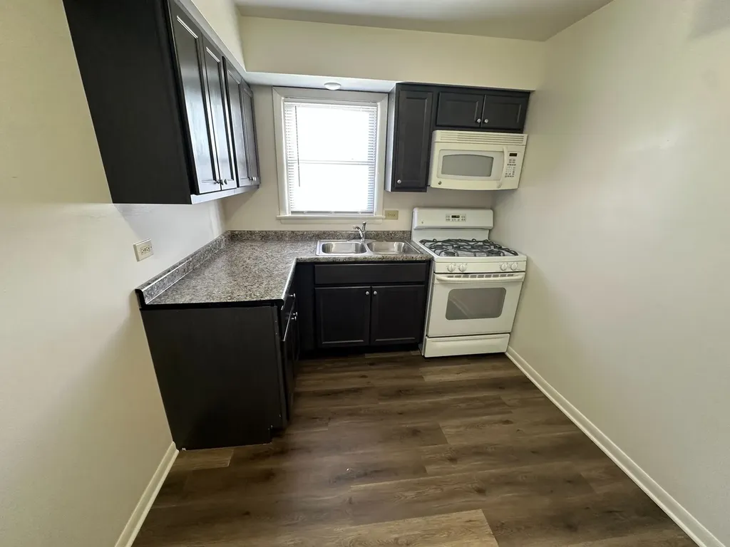 13729 South Brainard Avenue Chicago IL 60633