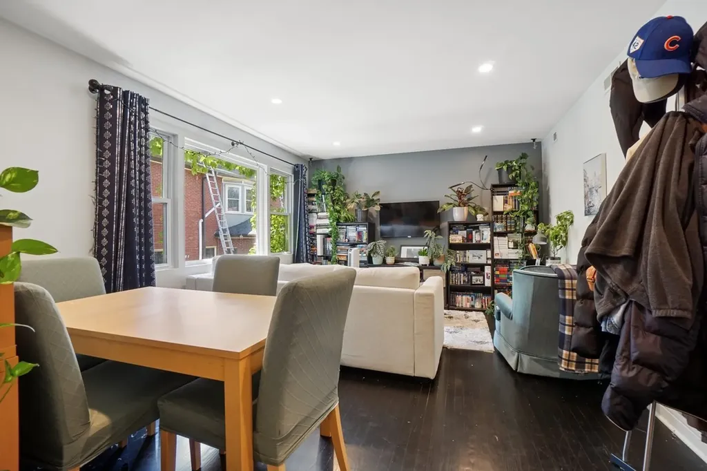 1528 West Chase Avenue Chicago IL 60626