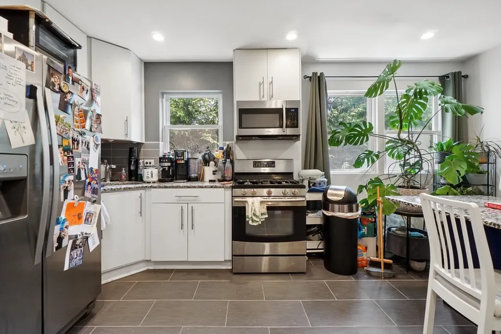 1528 West Chase Avenue Chicago IL 60626
