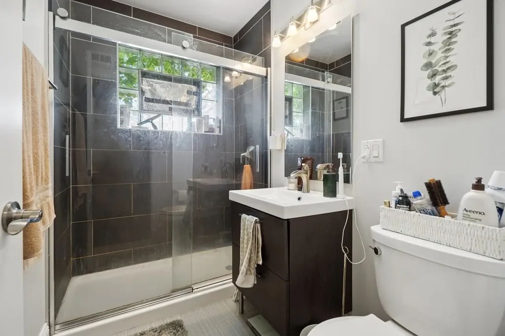 1528 West Chase Avenue Chicago IL 60626
