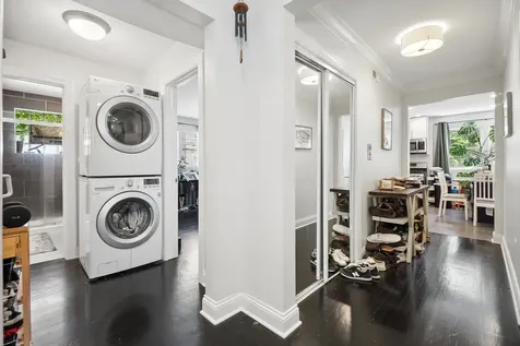 1528 West Chase Avenue Chicago IL 60626