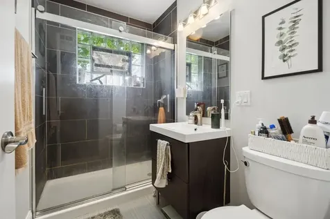 1528 West Chase Avenue Chicago IL 60626
