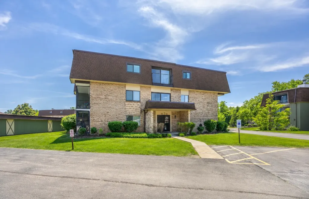 11136 Center Road Palos Hills IL 60465