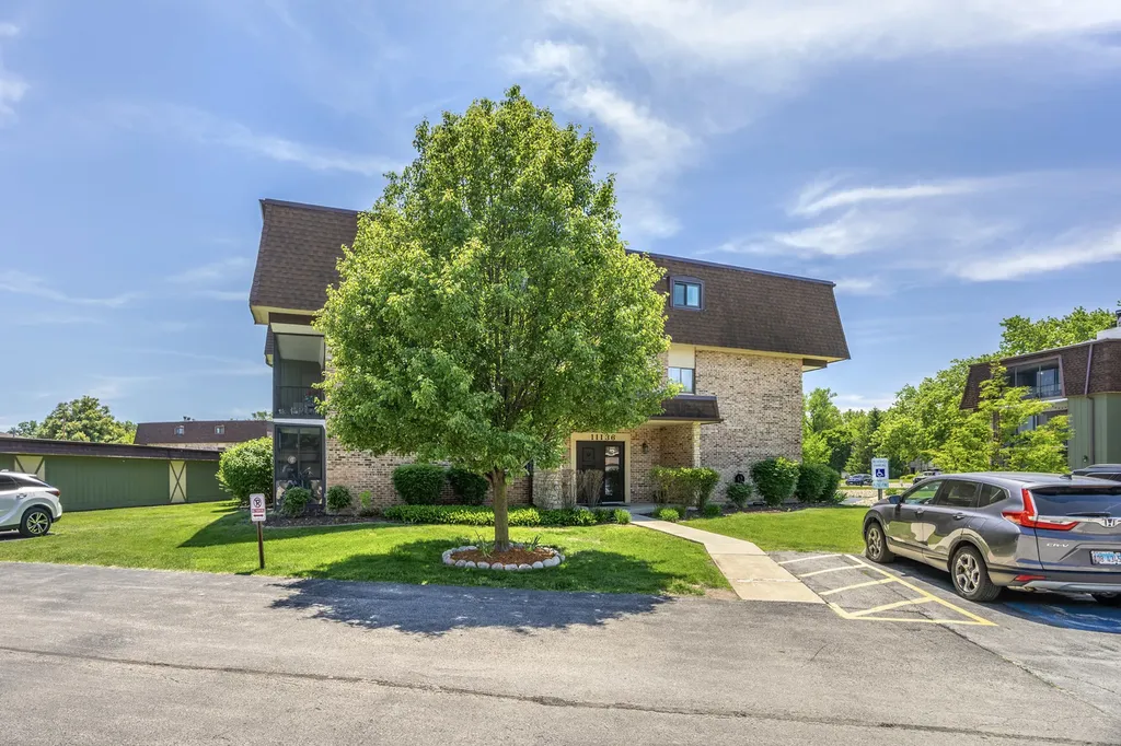 11136 Center Road Palos Hills IL 60465