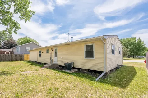 2212 Fairview Lane Mchenry IL 60051