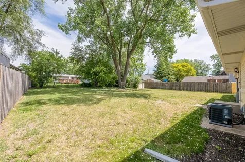 2212 Fairview Lane Mchenry IL 60051