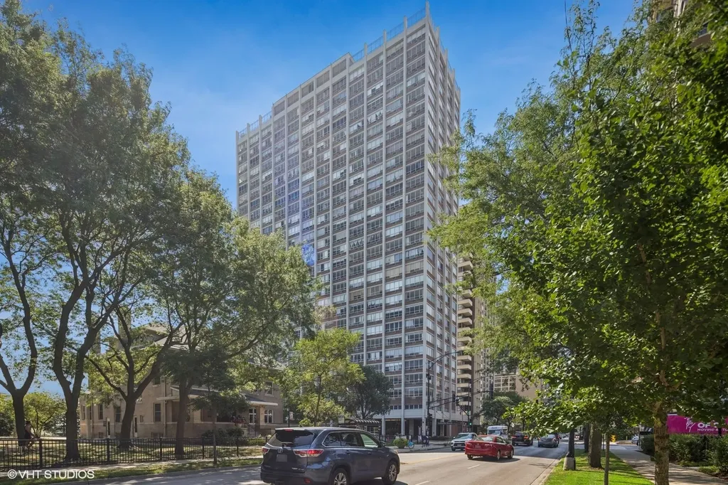 6171 North Sheridan Road Chicago IL 60660