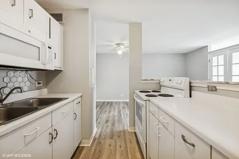 6171 North Sheridan Road Chicago IL 60660