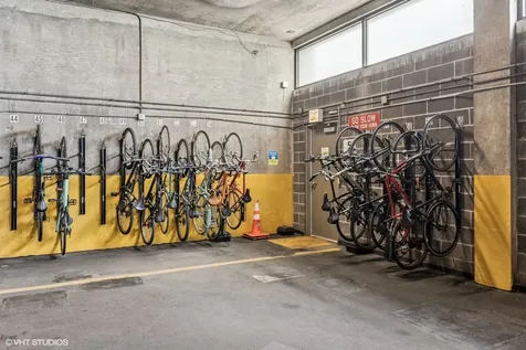 6171 North Sheridan Road Chicago IL 60660