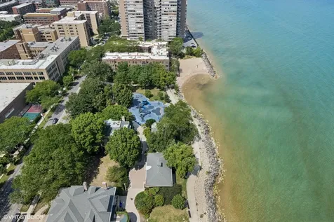 6171 North Sheridan Road Chicago IL 60660