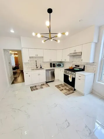 837 North Winchester Avenue Chicago IL 60622