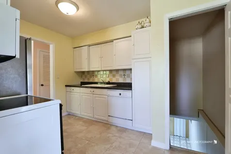 2019 Gilboa Avenue Zion IL 60099