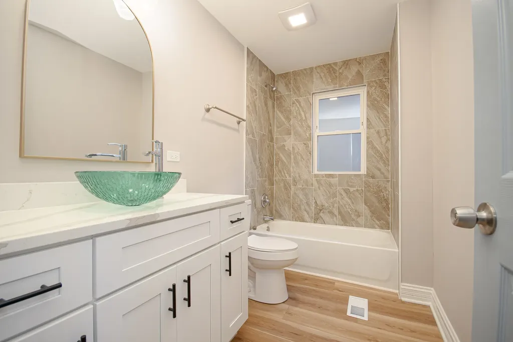 9605 South Greenwood Avenue Chicago IL 60628