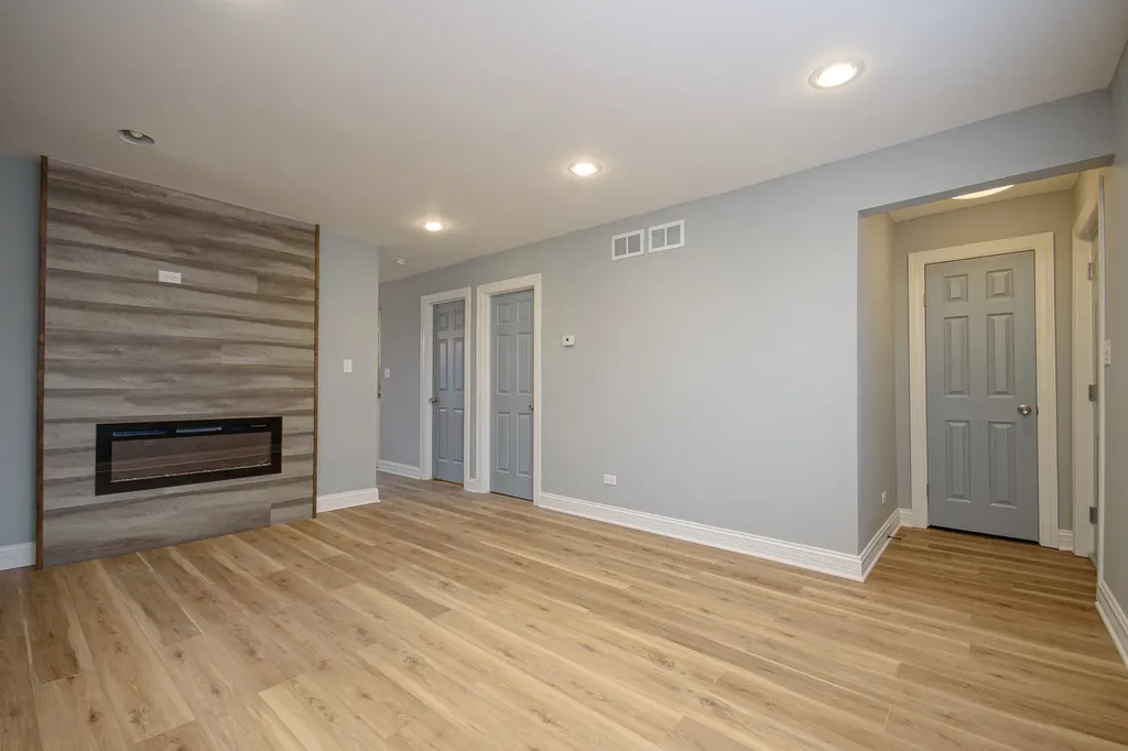 9605 South Greenwood Avenue Chicago IL 60628