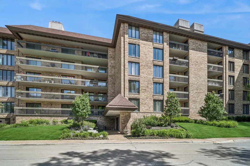 1621 Mission Hills Road Northbrook IL 60062