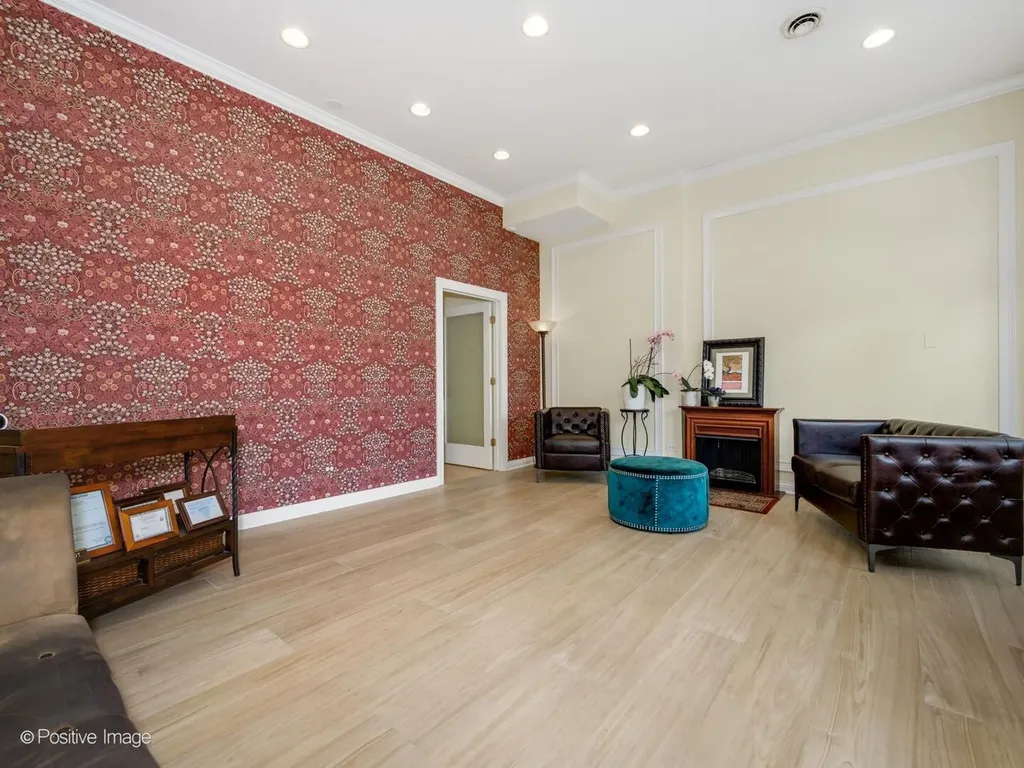3248 North Sheffield Avenue Chicago IL 60657