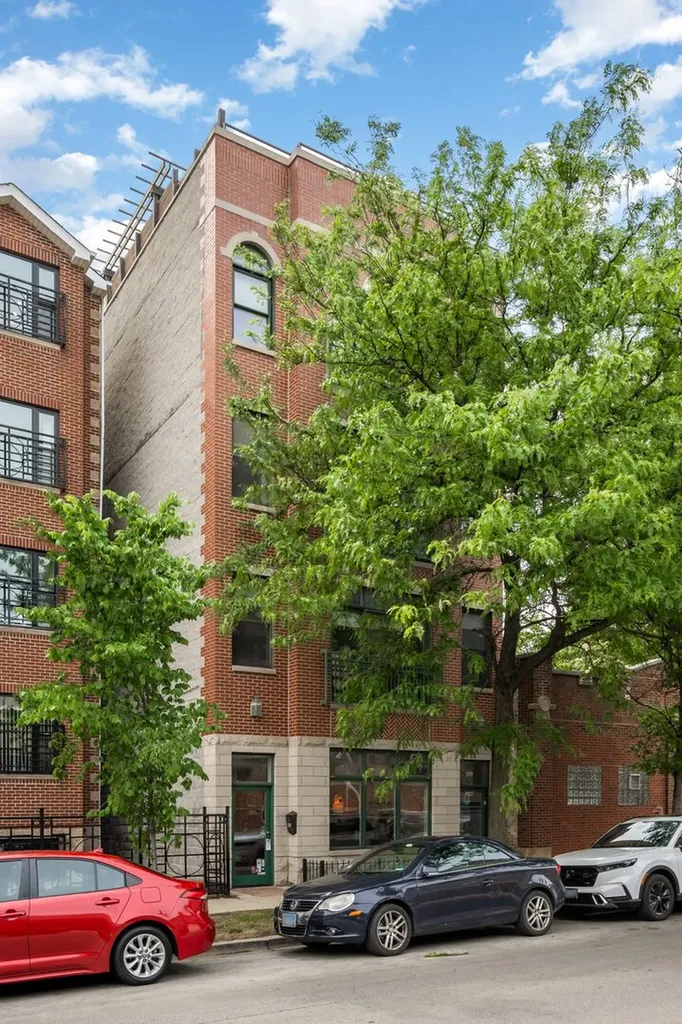 3248 North Sheffield Avenue Chicago IL 60657