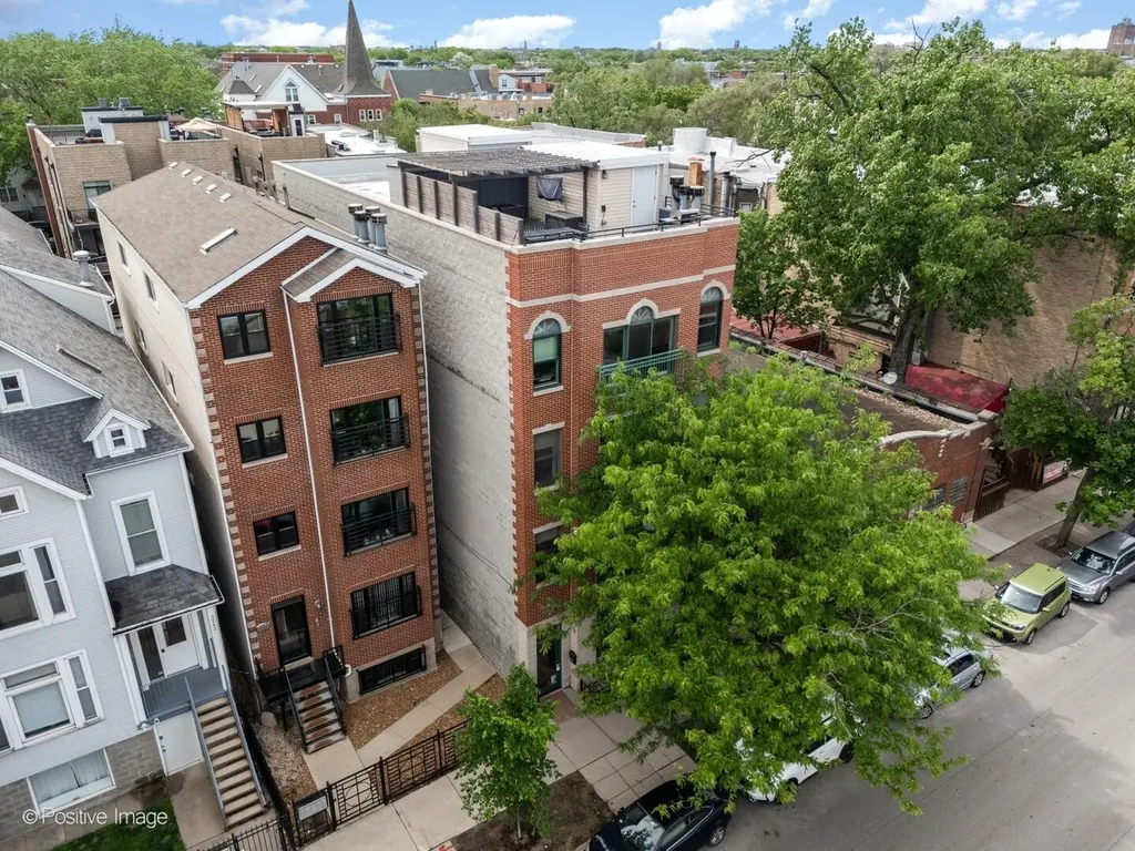 3248 North Sheffield Avenue Chicago IL 60657