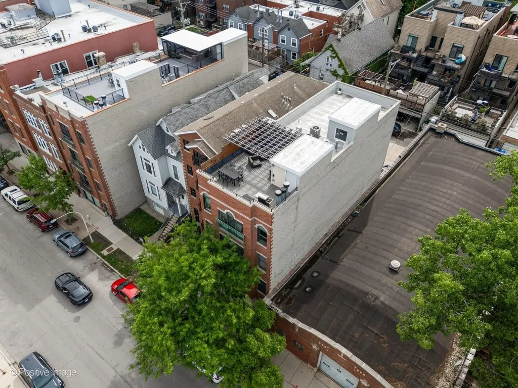 3248 North Sheffield Avenue Chicago IL 60657