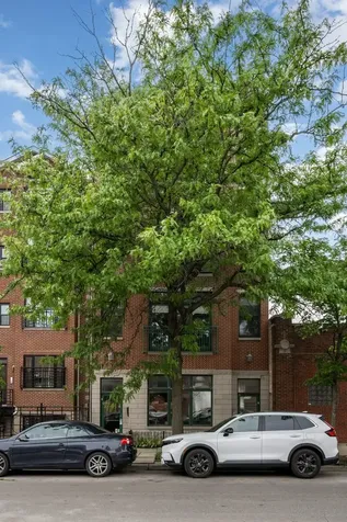 3248 North Sheffield Avenue Chicago IL 60657