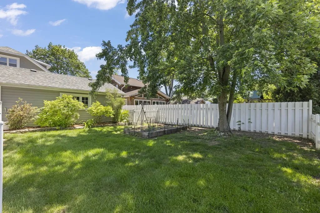 590 Prairie Avenue Glen Ellyn IL 60137