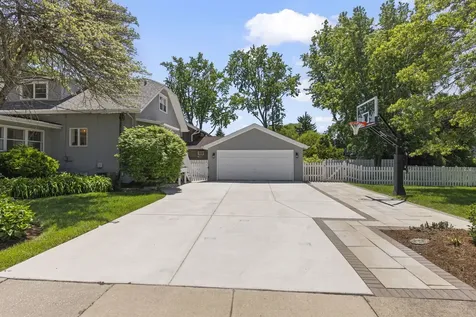590 Prairie Avenue Glen Ellyn IL 60137