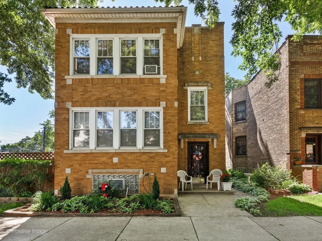 4734 North Karlov Avenue Chicago IL 60630