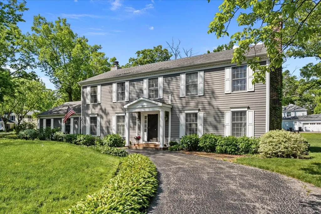 280 Hickory Court Lake Bluff IL 60044