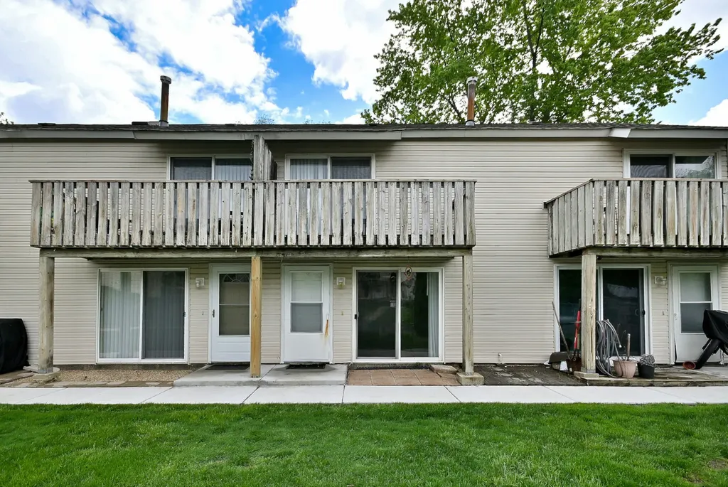 128 1/2 Cora Avenue Fox Lake IL 60020