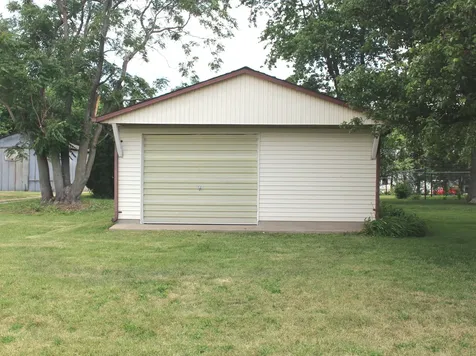 21 Ash Street Weldon IL 61882