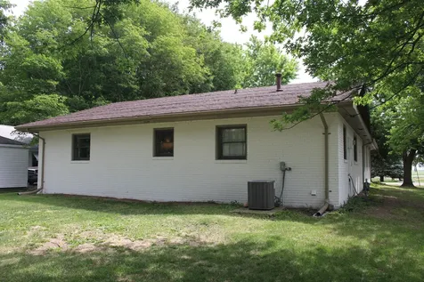 21 Ash Street Weldon IL 61882