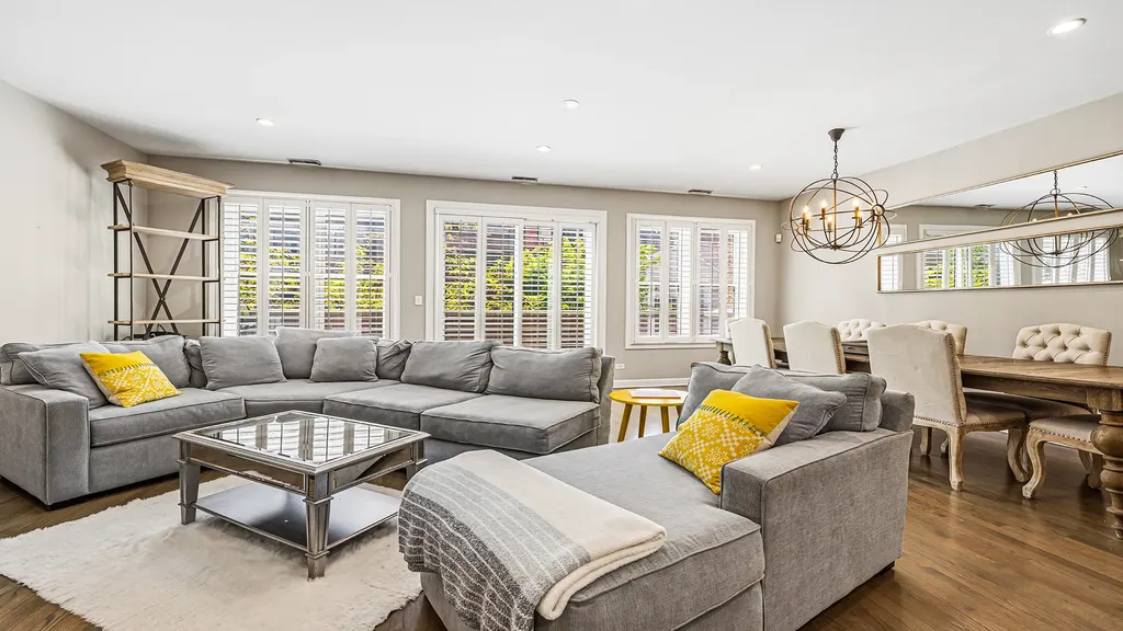 2733 North Lincoln Avenue Chicago IL 60614