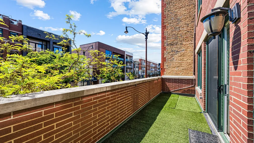 2733 North Lincoln Avenue Chicago IL 60614